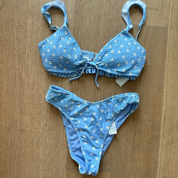 Hollister Light Blue Daisy Bikini Set - Picture 1 of 7